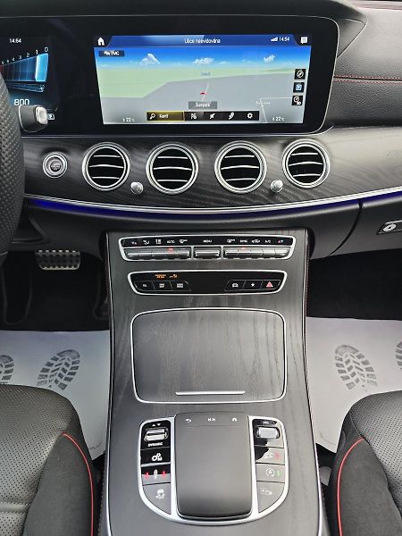 Mercedes-Benz Třídy E E53 AMG 4MATIC+ 360°CAM PANOR. - fotka 20 z 65