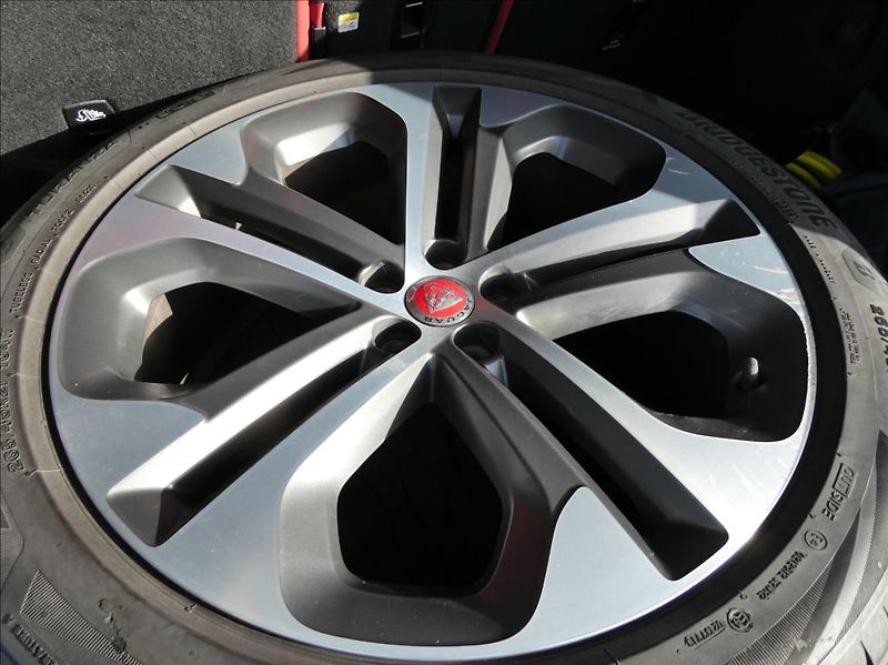 Jaguar F-Pace 2,0 P400e PHEV HSE,1Maj,ČR DPH - fotka 37 z 44