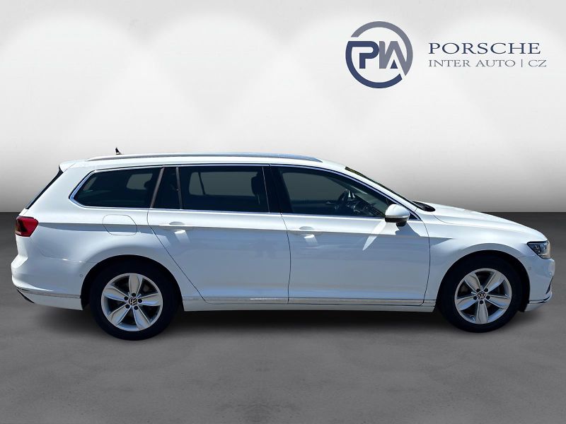 Volkswagen Passat 2.0 TDI DSG Elegance 110 kW - fotka 7 z 30
