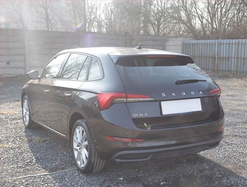 Škoda Scala (2019) 1.0 TSI, Automat, Navi - fotka 4 z 22