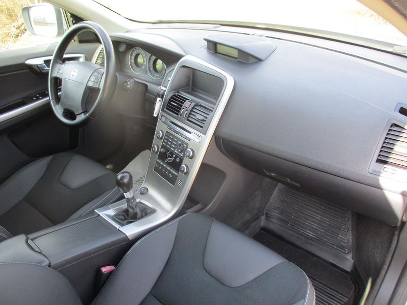 Volvo XC60 2.4 D5*136kW*AWD*197TKM*6MAN.P - fotka 24 z 48