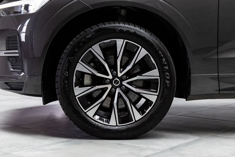 Volvo XC60 B4 CORE*KAMERA*DPH*ČR 1.MAJ* - fotka 32 z 39