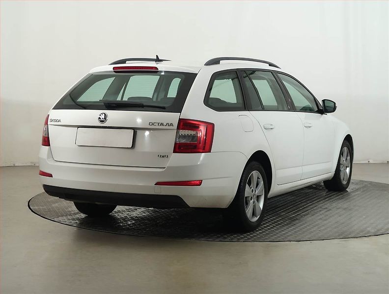 Škoda Octavia (2017) Style Plus 1.6 TDI, 4X4, ČR - fotka 5 z 16