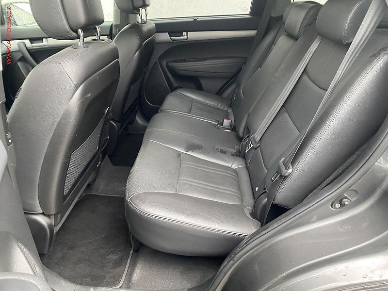 Kia Sorento (2014) 2.2CRDi 4x4, AT, xenon, panor - fotka 11 z 23