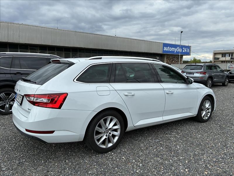 Škoda Superb 2,0 STYLE 4X4 TAŽNÉ,KAMERA - fotka 6 z 31