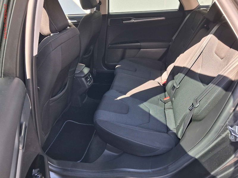 Ford Mondeo (2018) 2.0 TDCi, 2.maj, LED, navi - fotka 10 z 21