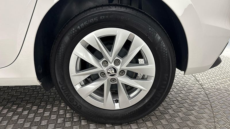 Škoda Fabia 1.0 TSI Style - fotka 19 z 23