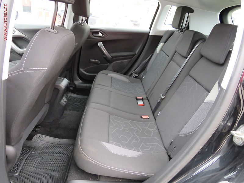 Peugeot 2008 (2017) 1.2PT, ČR, Active - fotka 10 z 28