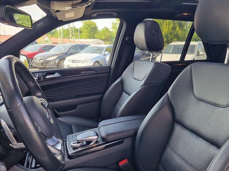 Mercedes-Benz GLE 3,0 i AMG 270kW 4MATIC PANORAM - fotka 17 z 50