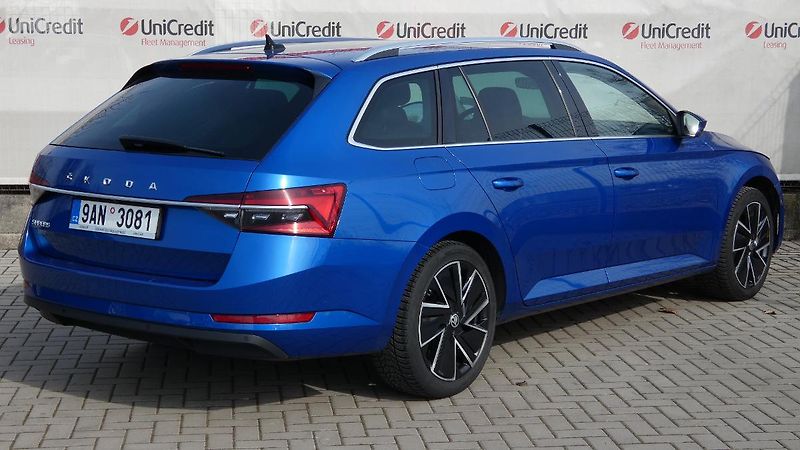 Škoda Superb Combi 1.5 TSI DSG Style - fotka 3 z 27