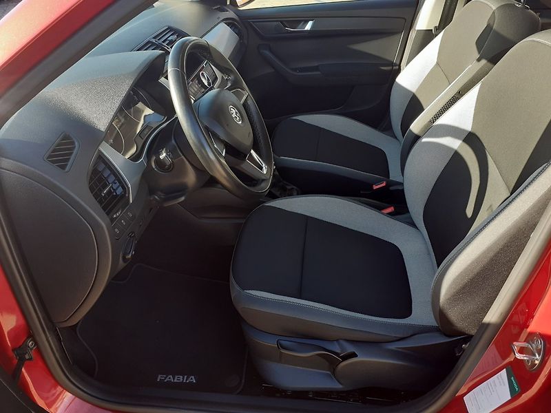 Škoda Fabia (2016) 1.2 TSI 81 Kw  AMBIENTE - fotka 15 z 47
