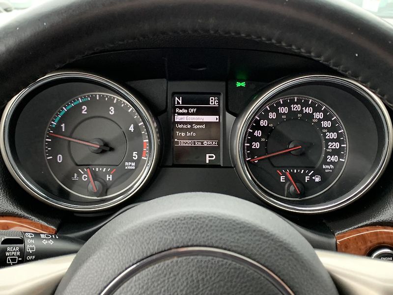 Jeep Grand Cherokee 3.0 CRD LIMITED AUTOMAT KŮŽE - fotka 18 z 52