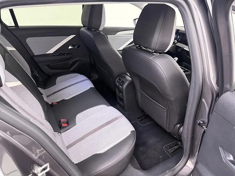 Opel Astra 1.5CDTi 96kW Elegance 1Maj DPH - fotka 8 z 10
