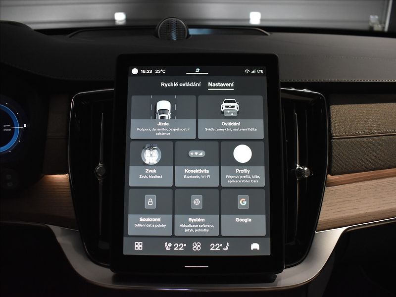 Volvo XC90 (2026) 2,0 T8  Ultra Dark - fotka 31 z 40