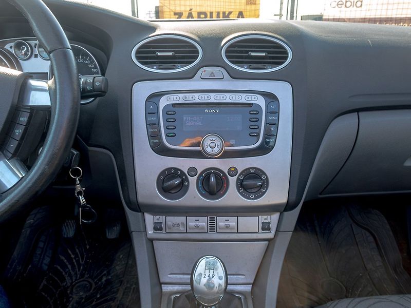 Ford Focus (2008) 1.6i 16V 74KW – KABRIO - fotka 22 z 41