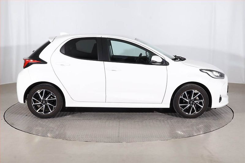 Toyota Yaris (2023) Comfort Style Tech 1.5 VVT-i - fotka 6 z 22