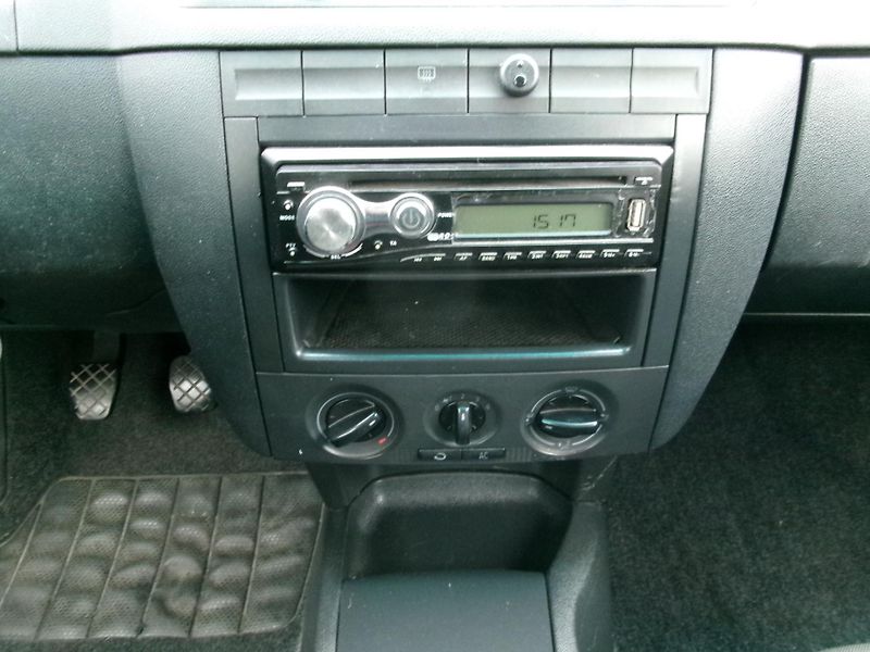 Škoda Fabia (2005) 1,4 16V KLIMA ROZVODY - fotka 20 z 21