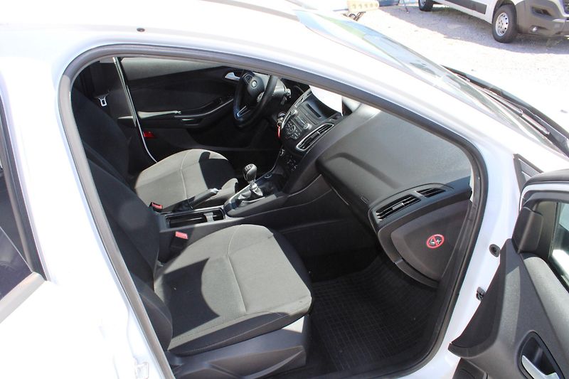 Ford Focus (2015) 1,6TDCI KLIMA ELOKNA  KOUP.CZ - fotka 13 z 16