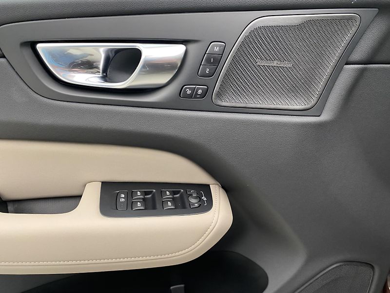 Volvo XC60 (2026) B5 AWD AUT DARK PLUS  - fotka 21 z 62