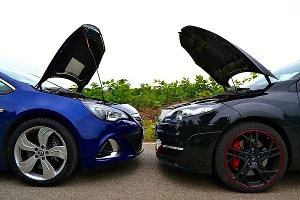 Srovnání Opelu Astra OPC a Renaultu Mégane R.S.