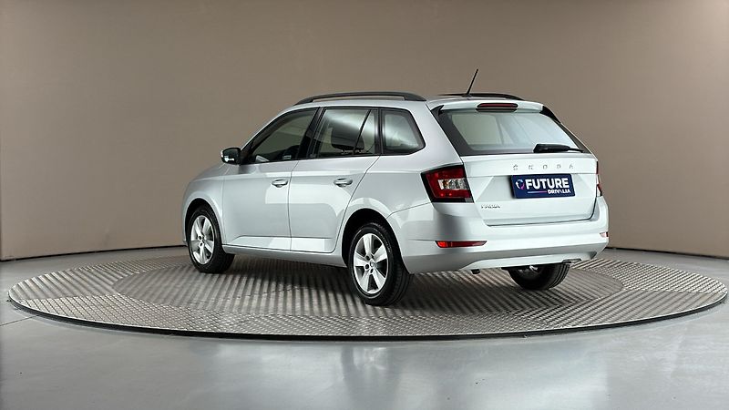 Škoda Fabia 1.0 TSI Ambition Combi - fotka 2 z 24