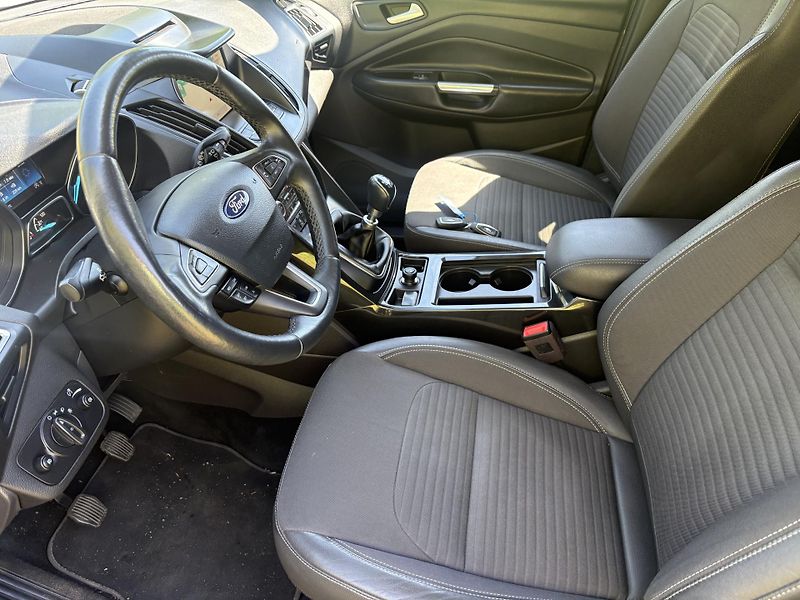 Ford Kuga (2019) Titanium 2.0 TDCi 4X4  - fotka 27 z 37