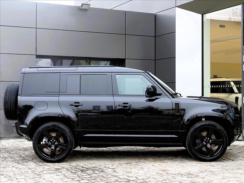 Land Rover Defender 110 D250 X-DYNAMIC SE - fotka 6 z 29