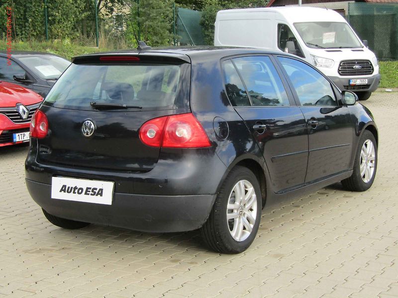 Volkswagen Golf (2007) 1.6i, 1.maj, Xenon, AC - fotka 4 z 14