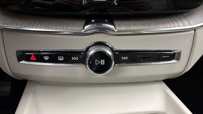 Volvo XC60 2.0 B5 AUT AWD Inscription - fotka 13 z 35