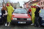 Auta svítící jako vánoční stromečky projela jižním Plzeňskem pro dobrou věc.