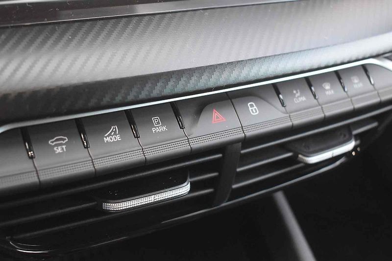 Auto si skvěle rozumí s táhlými zatáčkami