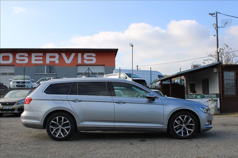 Volkswagen Passat 2,0 TDi  DSG, 4x4, HIGHLINE - fotka 4 z 31