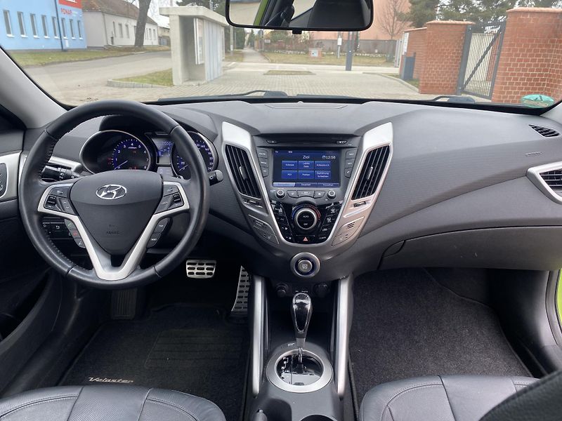 Hyundai Veloster 1.6i,PRÉMIUM, AUTOMAT,PLNÁ VÝB - fotka 33 z 47