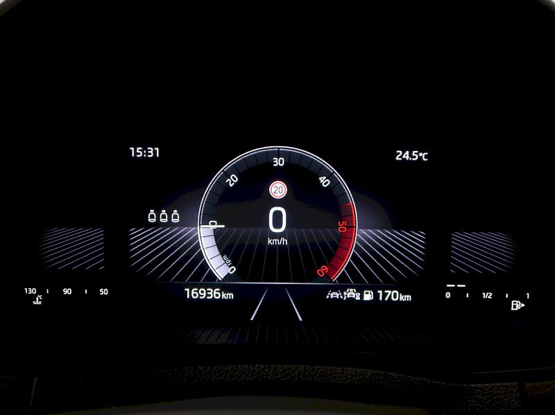 Škoda Karoq (2025) SELECTION 2.0TDI 85KW TAŽNÉ - fotka 19 z 40