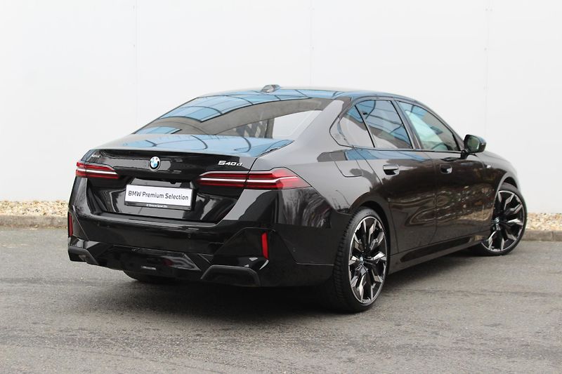 BMW Řada 5 540d xDrive Sedan - fotka 2 z 23