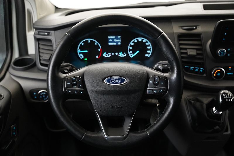 Ford Tourneo Custom - fotka 17 z 24