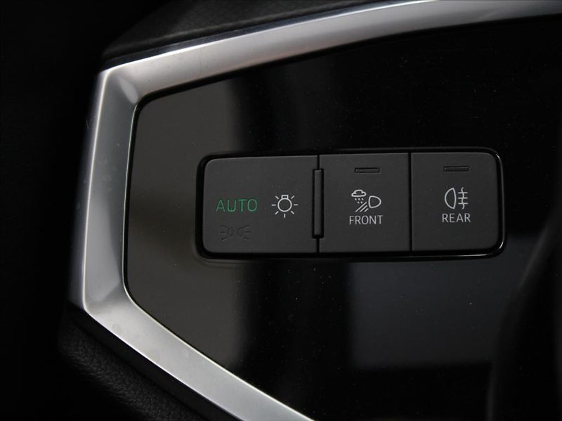 Audi Q3 2,0 TDi S-Line 54tkm. 1.maj.ČR - fotka 17 z 24