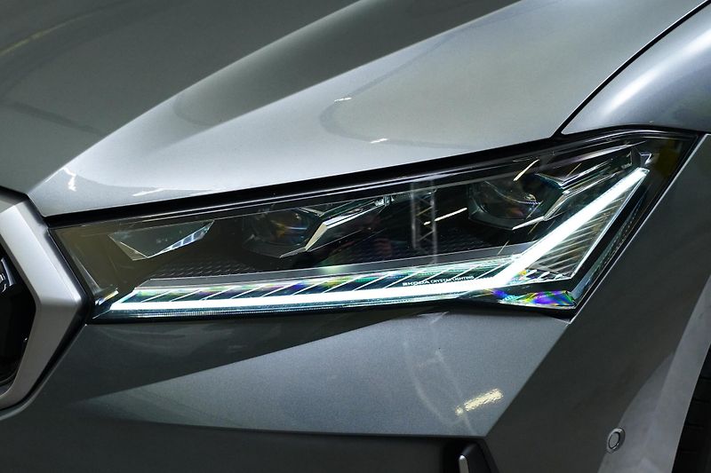 Škoda Superb - fotka 9 z 28