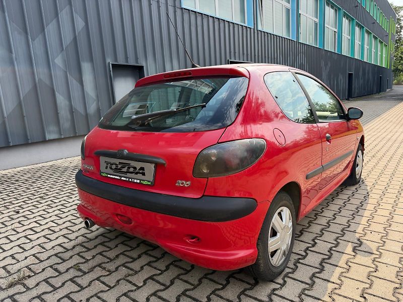 Peugeot 206 1,4i / 55 kW / sada pneu  - fotka 5 z 18