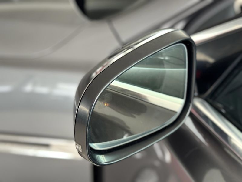 Jaguar XF 20d AUT*Panorama*Distronic - fotka 35 z 43