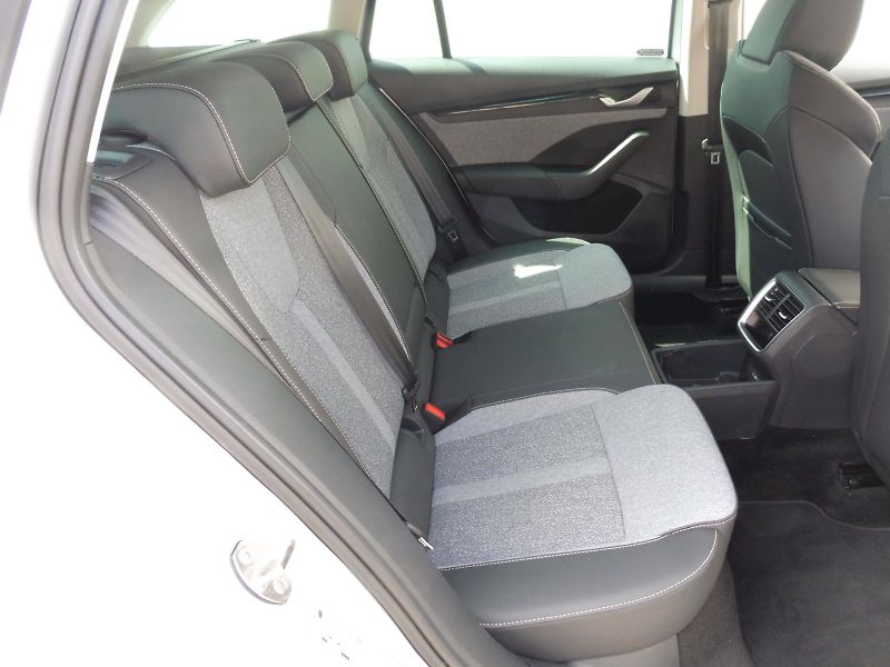 Škoda Octavia (2025) Combi Top Selection 2,0 TDI 11 - fotka 22 z 29