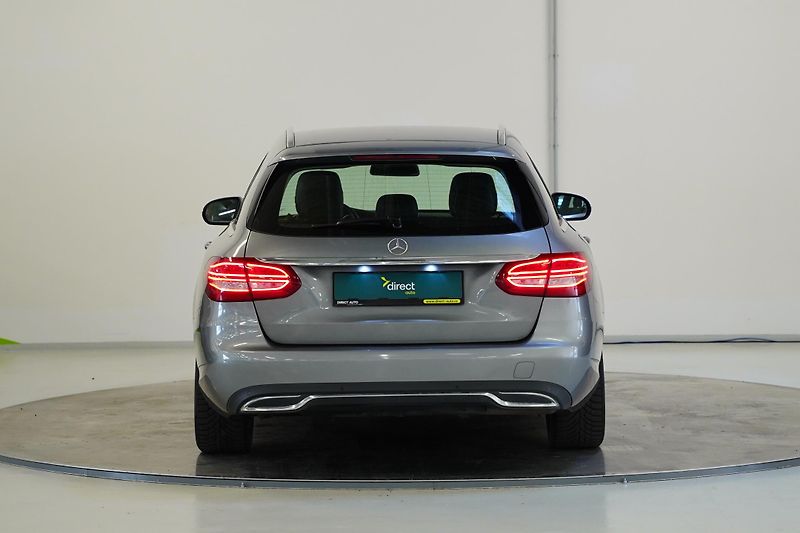 Mercedes-Benz Třídy C - fotka 6 z 29