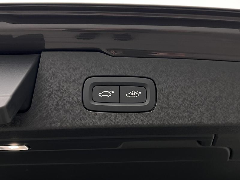 Volvo V60 B4 DARK PLUS AUT - fotka 41 z 42