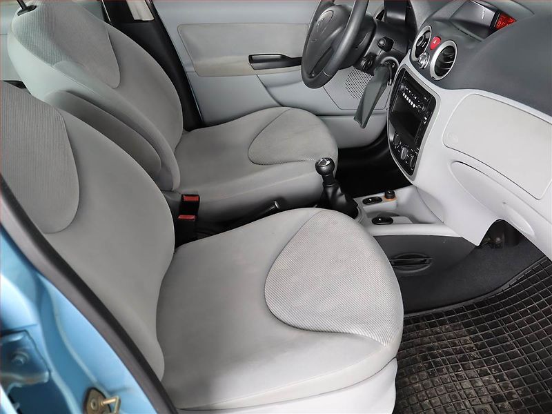 Citroën C3 (2007) Exclusive 1.1 i, po STK - fotka 9 z 14