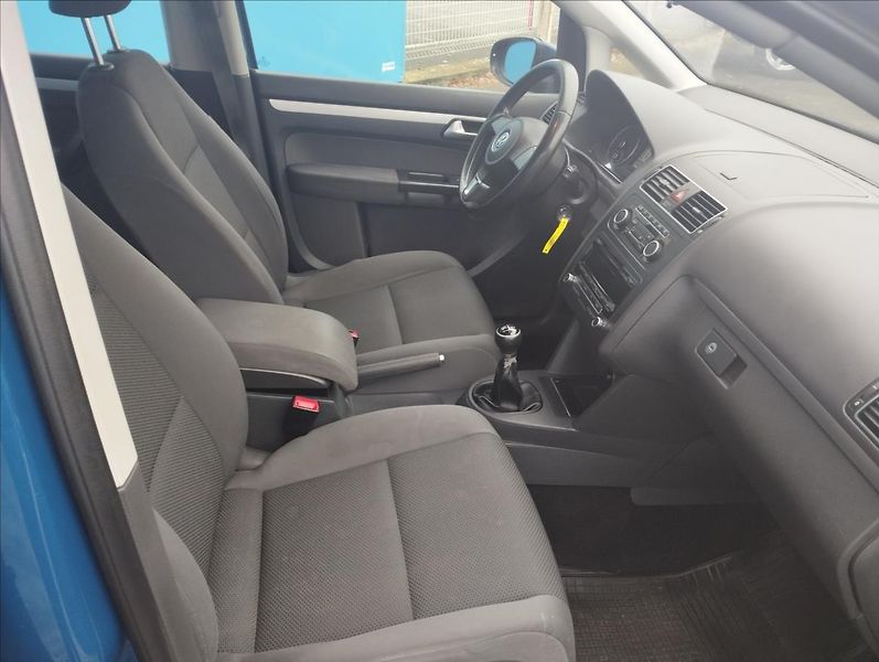 Volkswagen Touran 1,6 TDi - fotka 8 z 15
