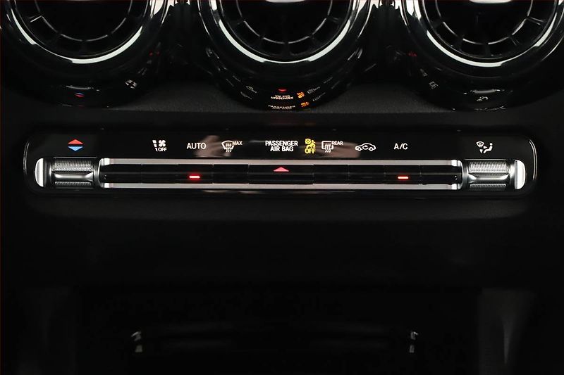 Mercedes-Benz GLB (2024) 200 d 4MATIC - fotka 13 z 20