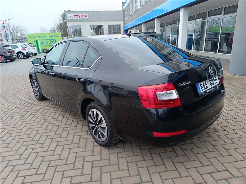 Škoda Octavia 2,0 TDi Style - fotka 7 z 18