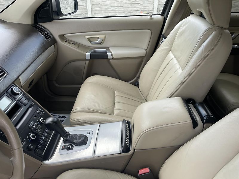 Volvo XC90 2.5TDi D5 200PS AWD R-DESIGN!! - fotka 170 z 180