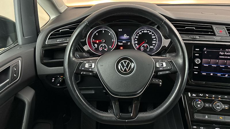 Volkswagen Touran 2.0 TDI Highline - fotka 9 z 24