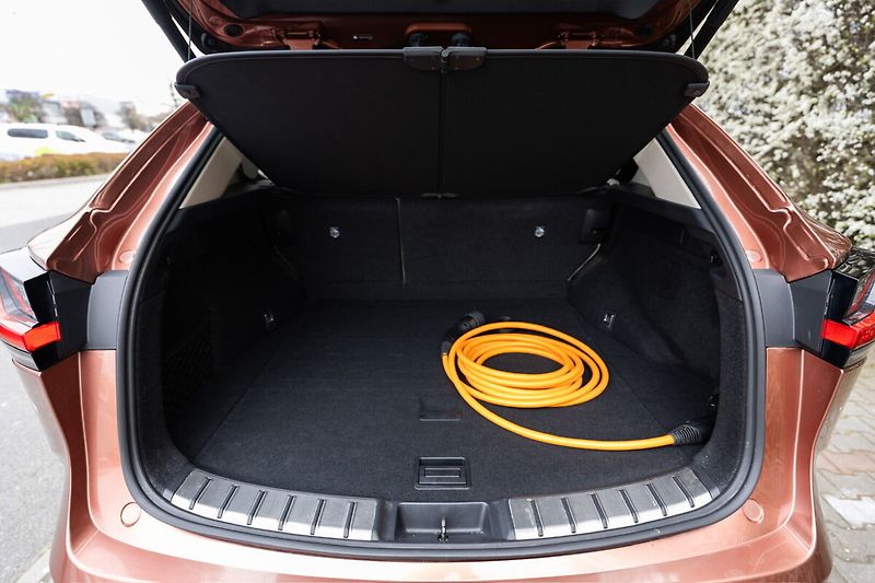 Lexus NX 450h plus 450H 2.5 PHEV LUXURY - fotka 26 z 29